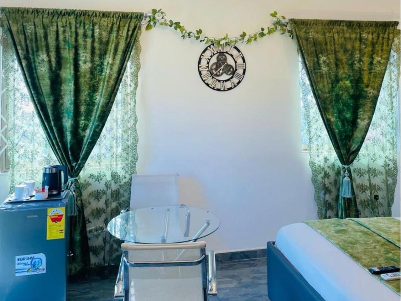 Perriman Hotel Kokrobite Экстерьер фото